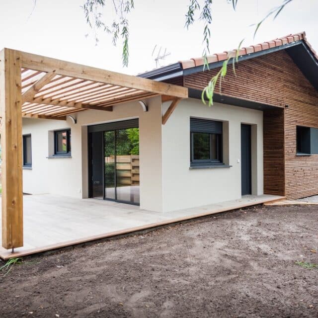 maison finition mixte bardage bois et enduits 5