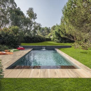 piscine 11 x 4 béton armé, revêtement en pierre naturelle 2