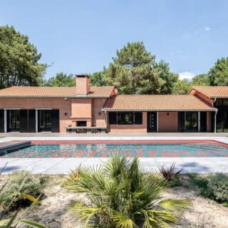 piscine 12x4 béton armé, revêtement en carrelage mosaïque 1