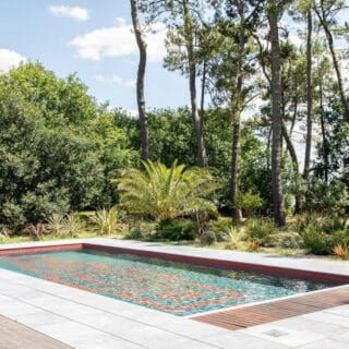 piscine 12x4 béton armé, revêtement en carrelage mosaïque 2