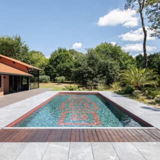 piscine 12x4 béton armé, revêtement en carrelage mosaïque 5