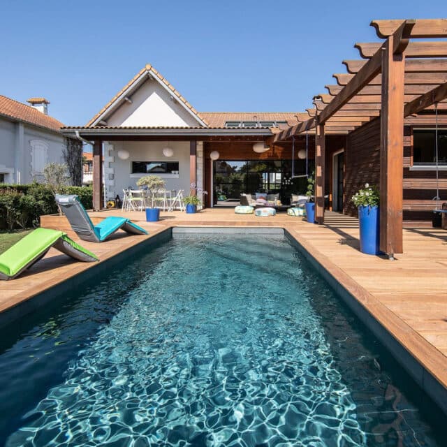 piscine 5x2,50 béton armé revêtement en pierre naturelle 2