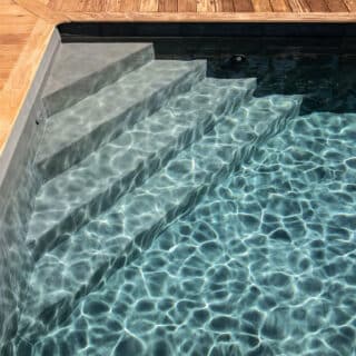 piscine 5x2,50 béton armé revêtement en pierre naturelle 4