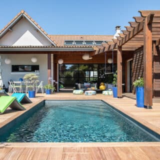 piscine 5x2,50 béton armé revêtement en pierre naturelle 5